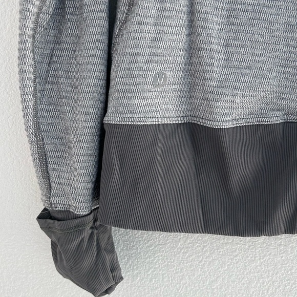 Lululemon Think Fast Pullover Jacket Women's 8 Gray Striped Athleisure Workout - Picture 5 of 6